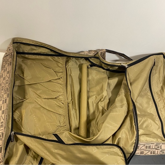 Kenneth Cole Garment Bag Monogrammed with Multiple Pockets and Shoulder Strap - Picture 9 of 15